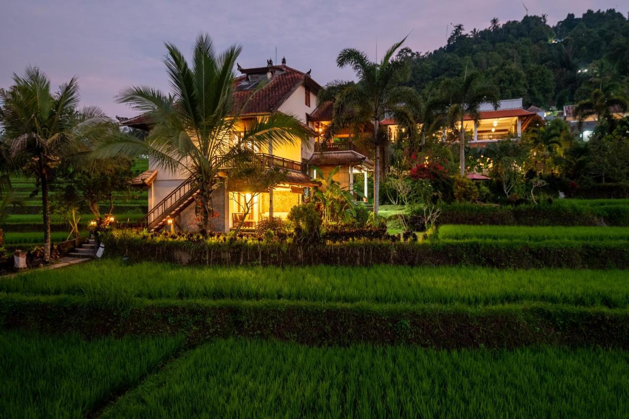 Lesong Hotel And Restaurant Munduk Exterior foto