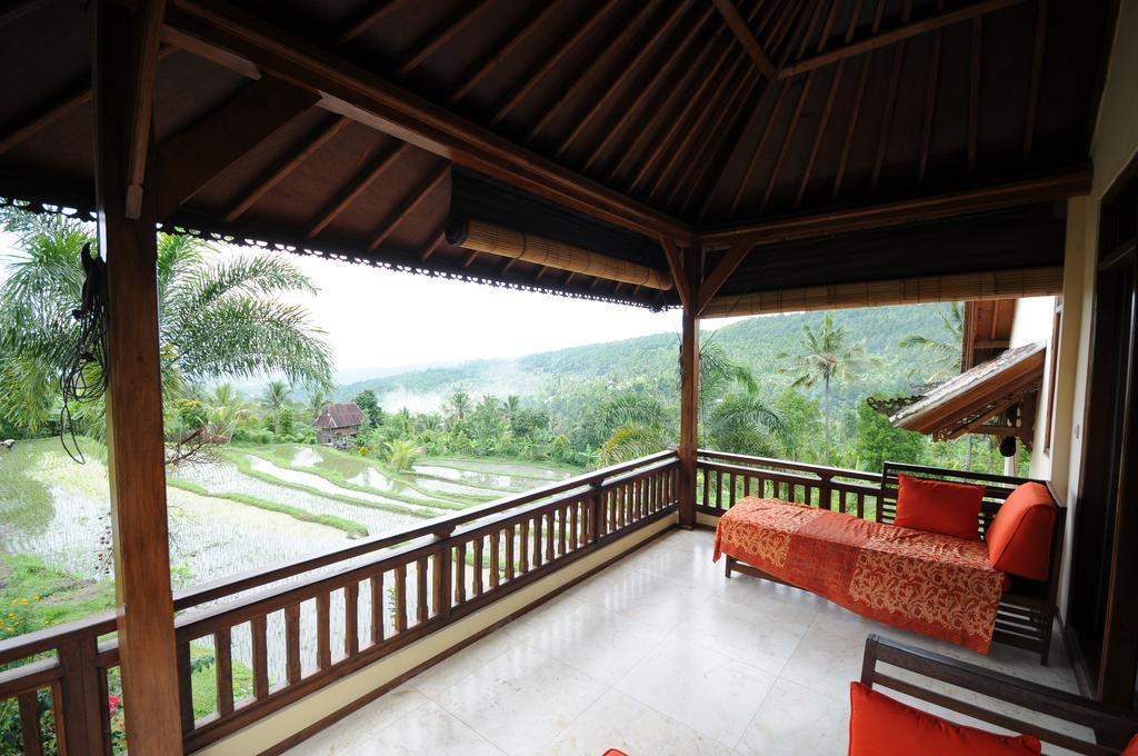 Lesong Hotel And Restaurant Munduk Exterior foto