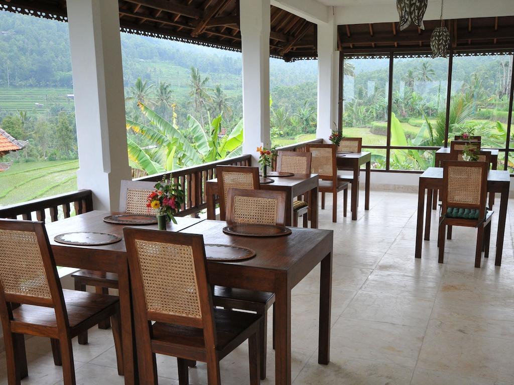 Lesong Hotel And Restaurant Munduk Exterior foto