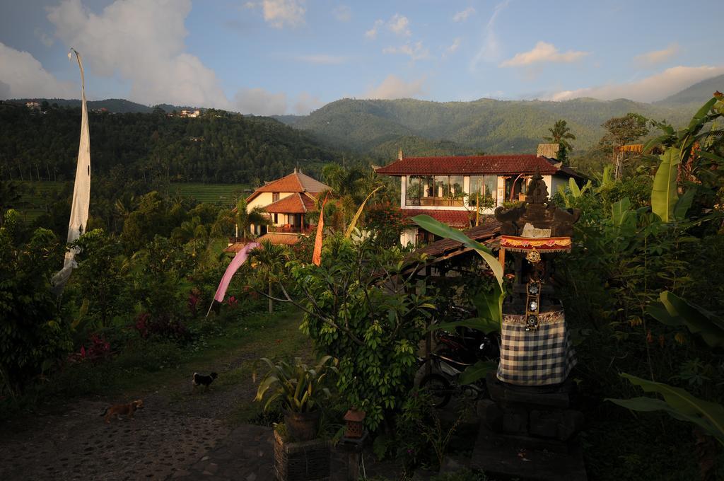 Lesong Hotel And Restaurant Munduk Exterior foto